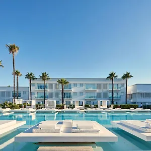 4* Resort So White Club